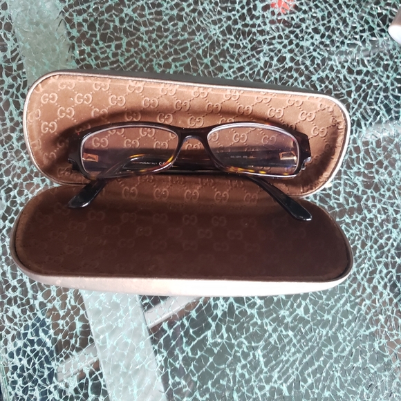 Gucci Accessories - Gucci seeing glasses